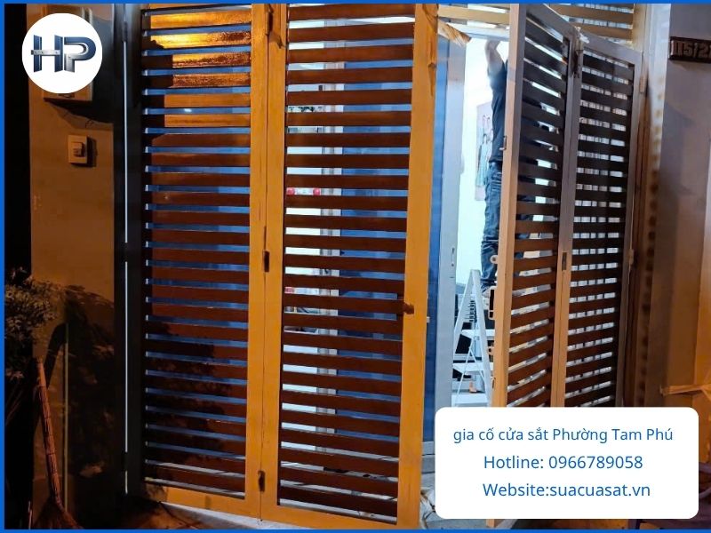 Gia cố cửa sắt phương tâm phụ, tăng cường độ cứng cáp cho cửa