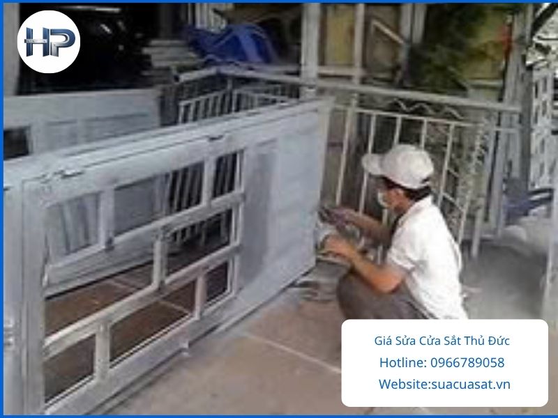 Giá sửa cửa sắt Thủ Đức tốt nhất thị trường, dịch vụ chất lượng cao tại nhà