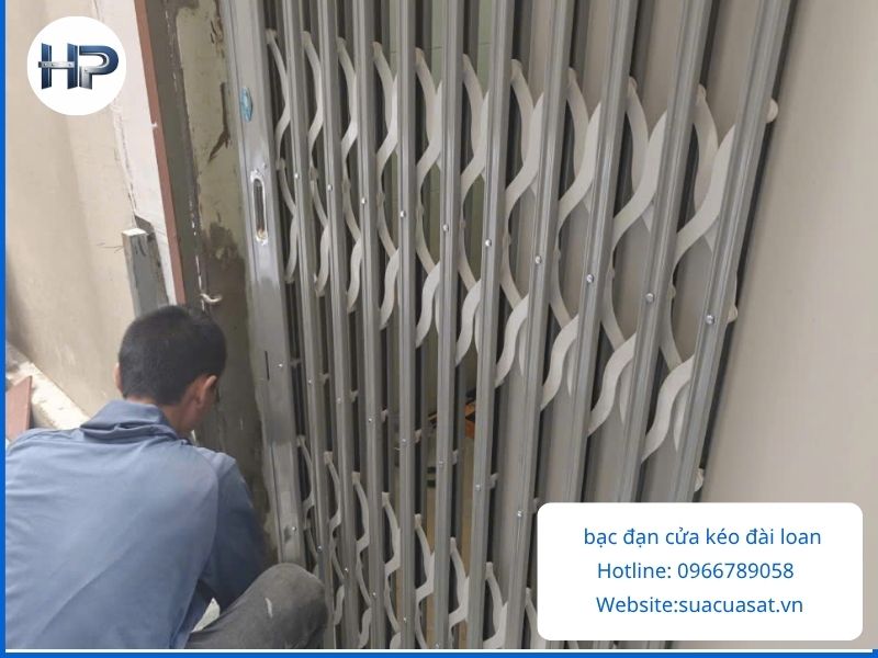 Chi Tiết Dịch Vụ Thay Bạc Đạn Cửa Kéo Tại TP.HCM