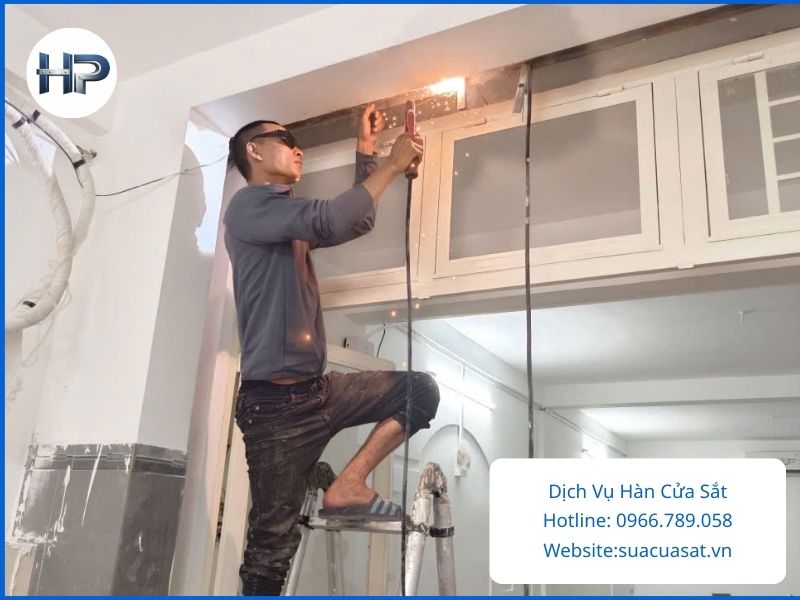 Dịch Vụ Hàn Cửa Sắt Tại Nhà Quận 11 – Có Mặt Nhanh, Phục Vụ 24/7