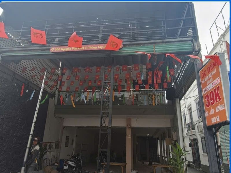 Thi công gia cố khung sắt gia tăng chịu lực cho mặt tiền nhà tại Bình Thạnh