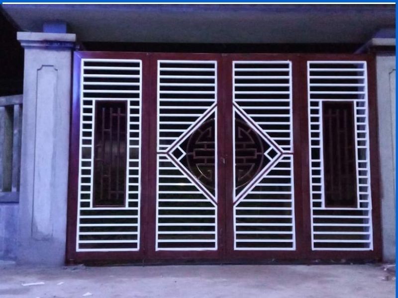 Dịch vụ sơn cửa sắt tận nơi, xử lý triệt để rỉ sét & bong tróc