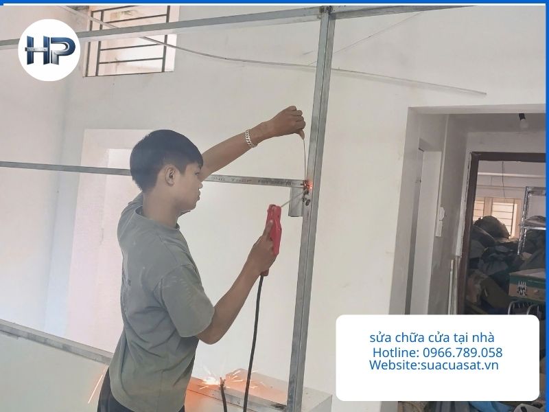 Dịch vụ sửa chữa cửa tại nhà quận 1 tphcm