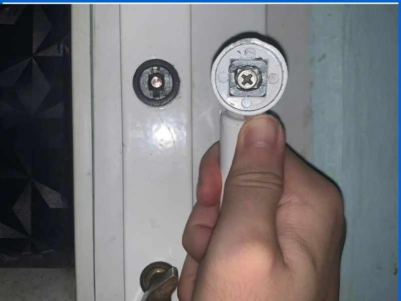 Sửa khóa cửa sắt tận nơi, khắc phục kẹt chìa, gãy chốt và hư ruột khóa