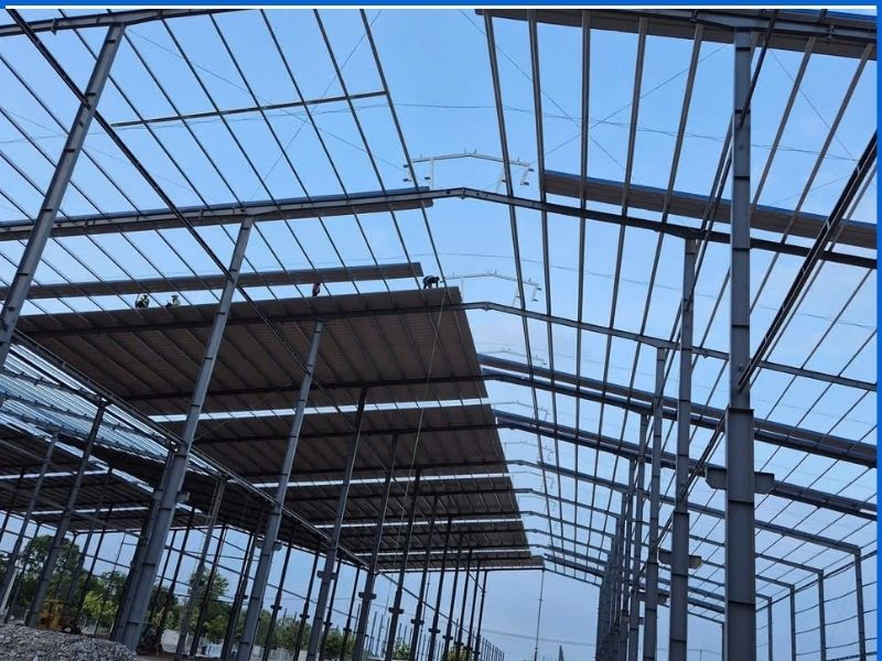 Thi công lợp mái tôn chống nóng & gia cố xà gồ tại TPHCM