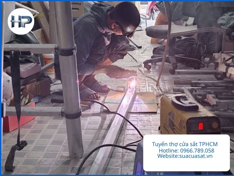 Tuyển thợ cửa sắt TPHCM