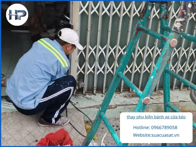 kiểm tra nên thay một phụ kiện hay thay đồng bộ bánh xe cửa kéo