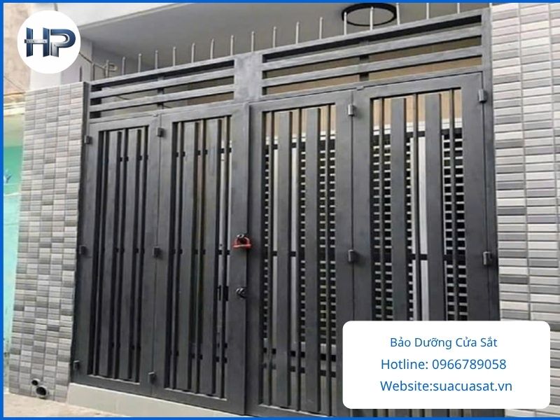 Dịch vụ bảo dưỡng cửa sắt định kỳ giúp cửa vận hành êm ái, chống rỉ sét