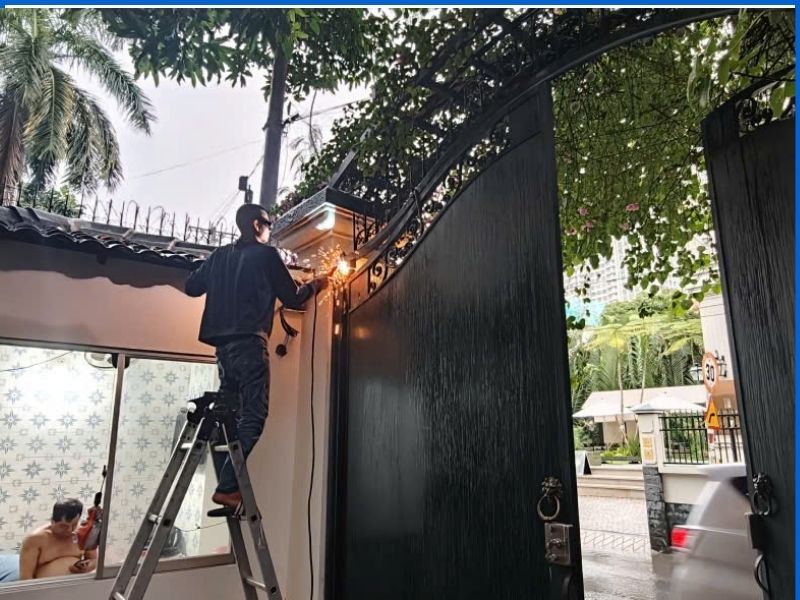 Sửa và gia cố cửa cổng sắt biệt thự tại 27B Nguyễn Ư Dĩ, Quận 2